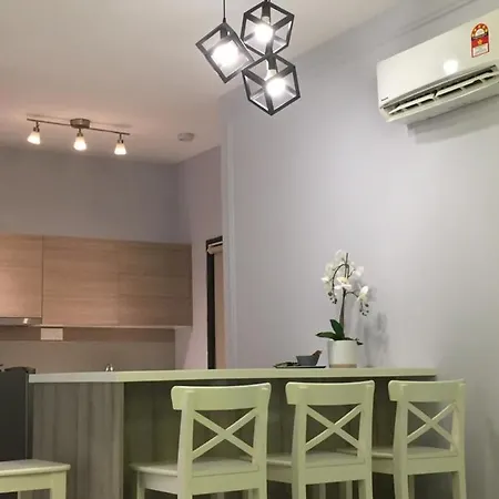 Emira Residence Seksyen 13 Shah Alam By Lodge Alpha Lavista Exterior photo